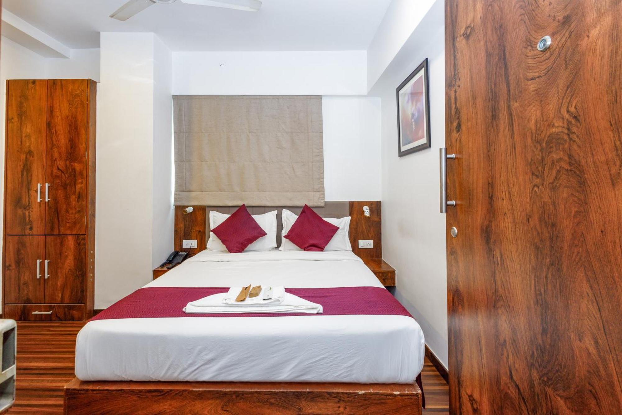 J Hotel And Banquets Mumbai Exterior photo